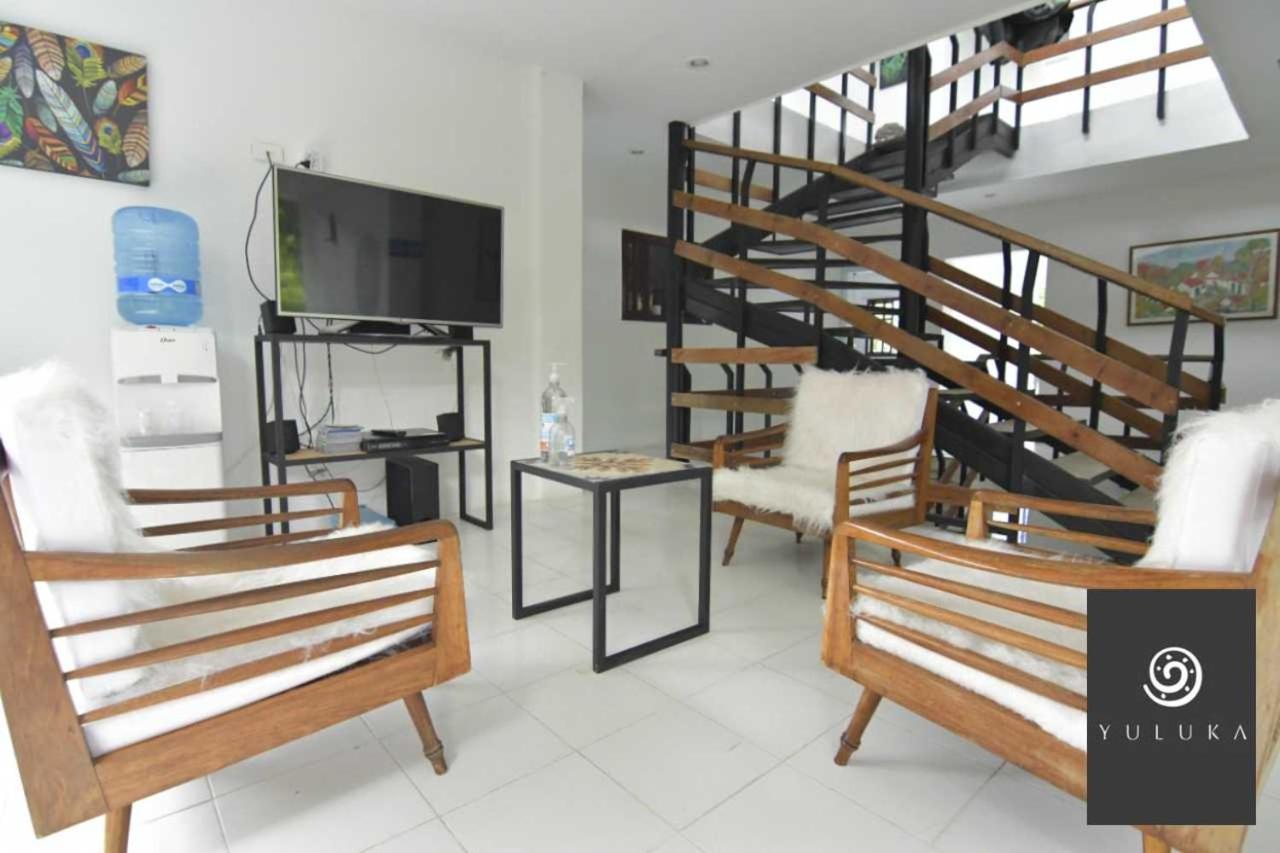 Yuluka Hostel Apulo Buitenkant foto